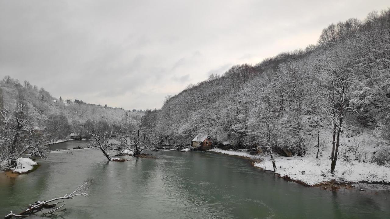 Smaragd River Near Rastoke & Plitvice Lakes Slunj Exterior photo